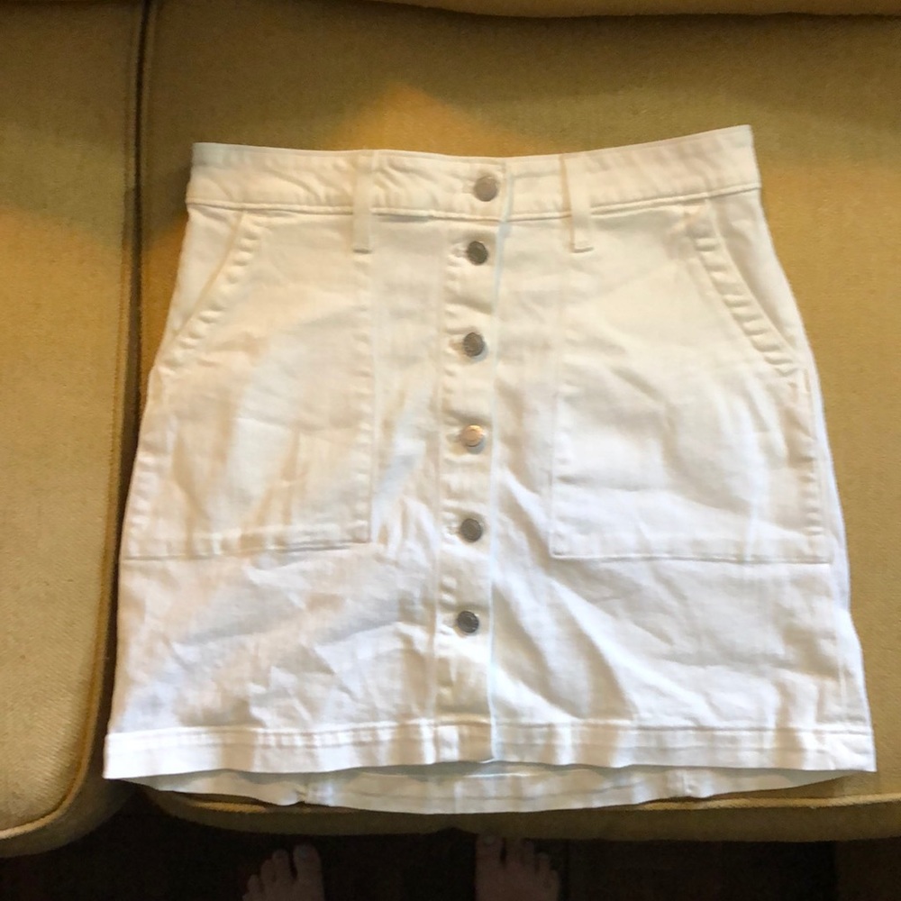 Size 8 J Crew white denim skirt never worn
